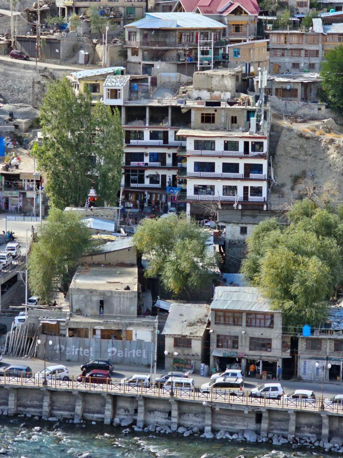 Hotel Afzal And Restaurant Kargil Exterior foto